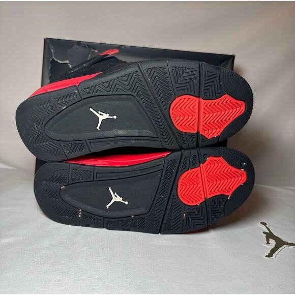 Athletic_Shoes
